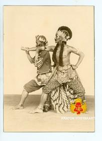 Harya Brajanagara (Raden Panji Handaga) berperang dengan tangan kosong melawan Patani.