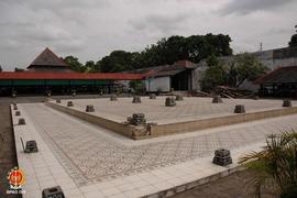 Sisa-sisa bangunan Bangsal Trajumas di Kraton Yogyakarta (depan Bangsal Sri Manganti) yang runtuh...