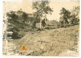 Tempat pendopo makam HB IX dilihat dari Cinde Amoh (timur Sultan Agungan) dari arah Utara