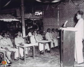 Mr. Sudarisman Purwokusuma (Wali- kota Yogyakarta) sedang menyampaikan sambutan.