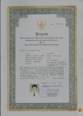 Piagam penghargaan dari BP7 DIY ditujukan kepada peserta penataran Pedoman Penghayatan Dan Pengam...