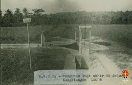 B. K. 0 7. Bangunan Bagi Akhir di saluran Kongklangan 100%. Tampak Bangunan Bagi Akhir telah semp...