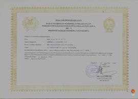 Piagam dari BP.7 DIY diberikan kepada Drs.Mardiyono dan Drs.Nursisto atas peran sertanya sebagai ...