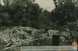 B. K. 0 1. Bangunan Peninggi Air (kondisi 0%). Tampak kondisi awal sebelum pembangunan dilaksanakan.