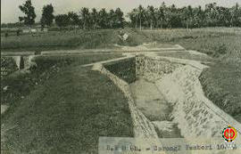 B. K. 0 6b. Gorong-gorong Pemberi 100%. Tampak gorong-gorong pemberi yang telah selesai dibangun.