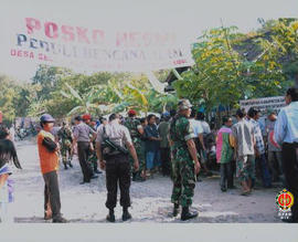 Suasana di sekitar lokasi Kunjungan Gubernur Provinsi DIY Pasca Gempa Bumi di Desa Serut  Gedangs...
