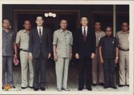 Delegasi Joint Comitte Kyoto Perfecture foto bersama dengan Sri Paku Alam VIII selaku Penjabat Gu...