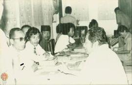 Team penilai propinsi beraudensi dengan tuan rumah