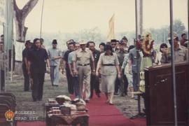 Menteri Sosial Haryati Soebadio didampingi Penjabat Gubernur DIY Sri Paduka Paku Alam VIII besert...