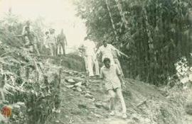 Team penilai lomba Desa sedang meninjau lokasi di Pendoworejo yang dipimpin Kepala Bangdes DIY Dr...