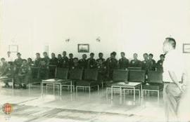 Wakil dan Lanud Adisucipto sedang memberikan pengarahan